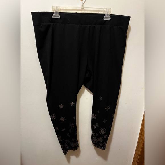 Torrid signature leggings with snowflake details sz 4 - Picture 1 of 5